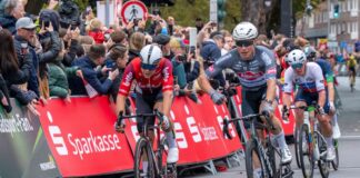 Jasper Philipsen (r) ist beim Münsterland Giro erneut zum Sieg gesprintet.