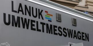 In diesem mehr als eine Million Euro teuren Messwagen können mehr als 1.000 Luft-Schadstoffe in Sekundenschnelle analysiert werden. 