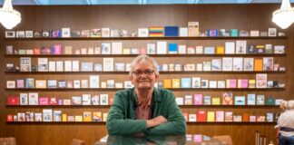 In rund 250 Fotobuchprojekten dokumentiert Parr seit den 1980er-Jahren mit Humor und kritischem Blick die Welt zwischen Protz und Kitsch, Fast Food und High Fashion. 