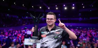 Mit blutender Hand: Van Veen jüngster Darts-Europameister Van Veen ist der jüngste Darts-Europameister.