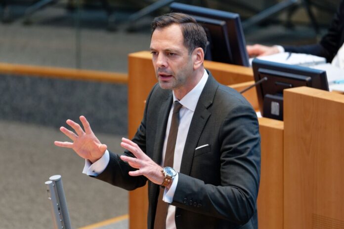 Plenarsitzung Landtag Nordrhein-Westfalen Der FDP-Landtagsabgeordnete Marc Lürbke ist nach schwerer Krankheit gestorben. (Archivbild)
