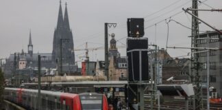 Eine Signalstörung sorgte im Raum Köln bis in die Nacht für Probleme im Regionalverkehr. (Archivbild)