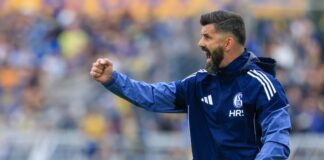 Trainer Miron Muslic will mit Schalke 04 den vierten Liga-Sieg in Serie.