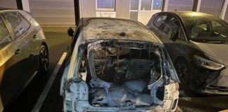 E-Auto an Ladesäule ausgebrannt: Mehrere Zehntausend Euro Schaden