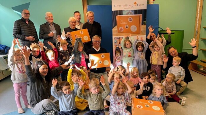 In 2024 hat die Kinderstiftung Essen die (Vor-) Lesebox zur frühen kindlichen Förderung der Sprachkompetenz in den Kitas entwickelt und an die städtischen Kitas verteilt. Foto: Kinderstiftung Essen