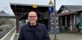 S6 durch Ratingen: “Früher zurück als ursprünglich angekündigt” Peter Beyer am Bahnhof in Hösel. Foto: Büro Peter Beyer