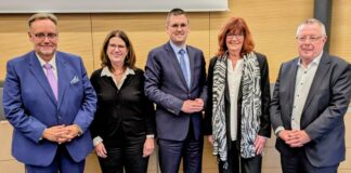 Bürgermeister Patrick Anders (Mitte) und seine Stellvertreter (v.l.n.r.): Michael Droste, Barbara Esser, Rosa-Maria Kaleja und Detlev Czoske. Foto: Stadt Ratingen