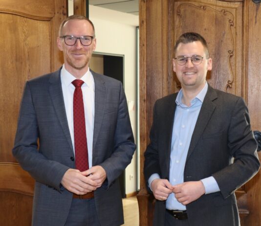A44-Lückenschluss: „Keinerlei Verständnis für das aktuelle Hin und Her“ Der Landtagsabgeordnete Jan Heinisch (links) stattete Bürgermeister Patrick Anders seinen Antrittsbesuch ab. Foto: Stadt Ratingen