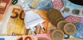 Durch die Veränderung von Gewohnheiten lässt sich im Haushalt Strom und damit Geld sparen. Foto: VZ NRW/adpic