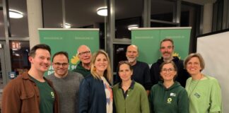 Der neue Vorstand der Ratinger Grünen: Sascha Buselmeier, Ludger Unland, Alexander Wirth, die beiden Sprecherinnen Irma Schweiger und Maisha Morgenroth, Thomas Kneisle, Piet Hülsmann, Katrin Pflügge und Annett Matthes. Foto: B90/DIE GRÜNEN Ratingen