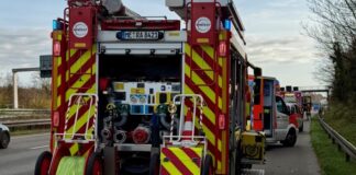Schwerer Unfall auf der A3 bei Ratingen: Lkw ausgewichen? Die Feuerwehr an der Einsatzstelle. Foto: FW Ratingen