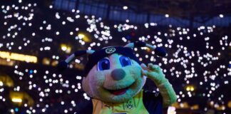 Stimmungsvoll und schwarz-gelb: Das BVB-Weihnachtssingen lockte auch 2024 mehr als 70.000 Besucher an. (Archivbild)