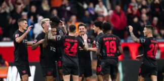Bayer Leverkusen jubelt über den Treffer zum 2:0. 