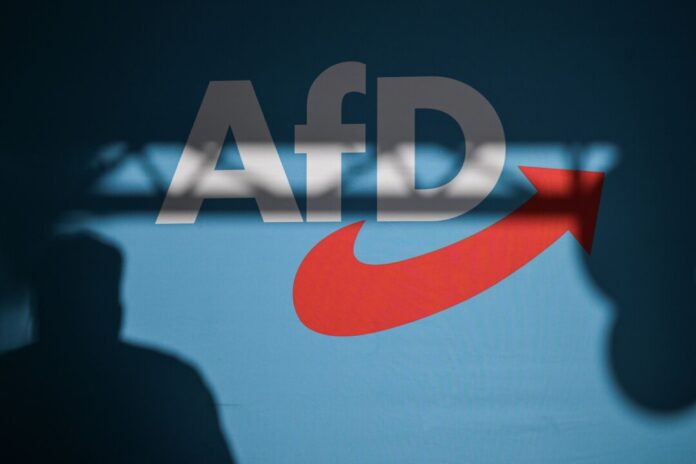AfD-Parteilogo Wer der AfD angehört, ist bei dem katholischen Sozialverband Kolping fortan nicht mehr erwünscht. (Symbolbild)