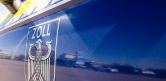 Maschinen nach Russland geliefert? Geschäftsführer in U-Haft Maschinen im Millionenwert soll ein Geschäftsführer aus dem Raum Tübingen unerlaubt nach Russland ausgeführt haben. (Symbolbild)