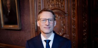 150.000-Euro-Preis für Kölner HIV-Forscher Florian Klein Der Virologe Florian Klein will das Preisgeld in Höhe von 150.000 Euro in die HIV-Forschung stecken.