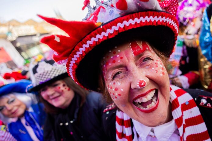 Beginn der Karnevalssession - Köln Kölns oberster Karnevalist Christoph Kuckelkorn hält den Karneval für eine große Therapiesitzung.