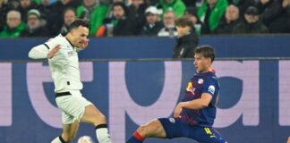 Kein Durchkommen für Gladbachs Tabakovic.