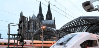 Softwarefehler zwingt Bahn zu zweiter Sperrung in Köln 1.300 Züge pro Tag, Hunderttausende Reisende: Der Kölner Hauptbahnhof ist eine zentrale Drehscheibe für den Bahnverkehr. (Archivbild)