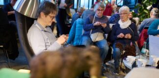 Ein gehäkeltes Mammut: Ungewöhnlicher Weltrekord-Versuch Die Teilnehmerinnen und Teilnehmer der Aktion im Ruhrmuseum wollen ein zwei Meter hohes Mammut in Wolle ummanteln - und damit einen Weltrekord brechen.