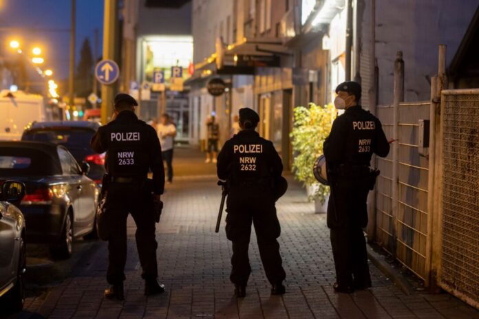 Razzia gegen Clankriminalität im Ruhrgebiet Rohheits- und Gewaltdelikte wie Körperverletzung, Raub und Nötigung machten etwa 38 Prozent aller von Syrern begangenen Straftaten aus. (Archivbild)