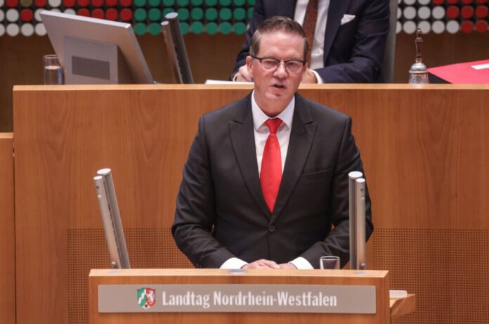 Landtag Nordrhein-Westfalen Mehr Härte oder mehr Hilfe? Politik sucht nach Linie gegen Jugendgewalt. (Archivbild)