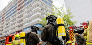 Ein Mann verübte am 11. Mai 2023 in einem Hochhaus in Ratingen einen Mordanschlag auf Polizisten und Feuerwehrleute, bei dem viele Einsatzkräfte verletzt wurden. (Archivbild)