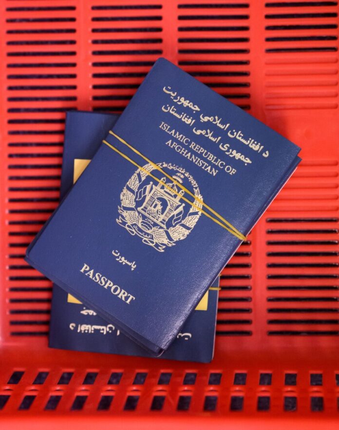 Afghanische Reisepässe Kritiker warnen vor der Übernahme sensibler Daten