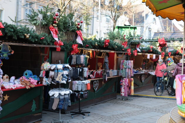 Blick auf die Aktionshütten, Bild: Alexander Heinz