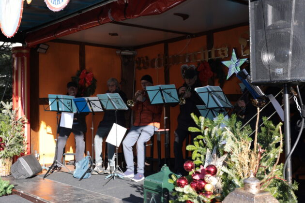 Der Posaunenchor des CVJM bei der Eröffnung des Weihnachtsmarktes, Bild: Alexander Heinz