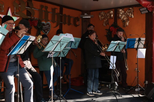 Der Posaunenchor des CVJM bei der Eröffnung des Weihnachtsmarktes, Bild: Alexander Heinz