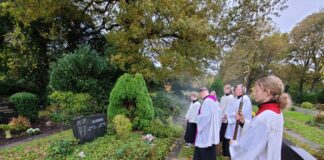 Gräbersegnung zu Allerheiligen, Bild: Michael Wiesenhöfer