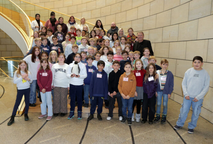 Die Aktion "Landtag macht Grundschule" soll den Kindern politische Themen näherbringen. Foto: Landtag NRW/Bernd Schälte