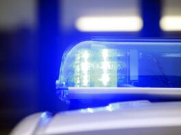 Wülfrath: Polizeiwagen verunglückt bei Einsatzfahrt Die Polizei war im Stadtgebiet im Einsatz. Foto: Polizei