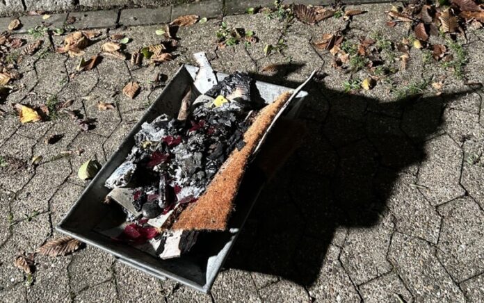 Die Brandreste. Foto: FW Ratingen