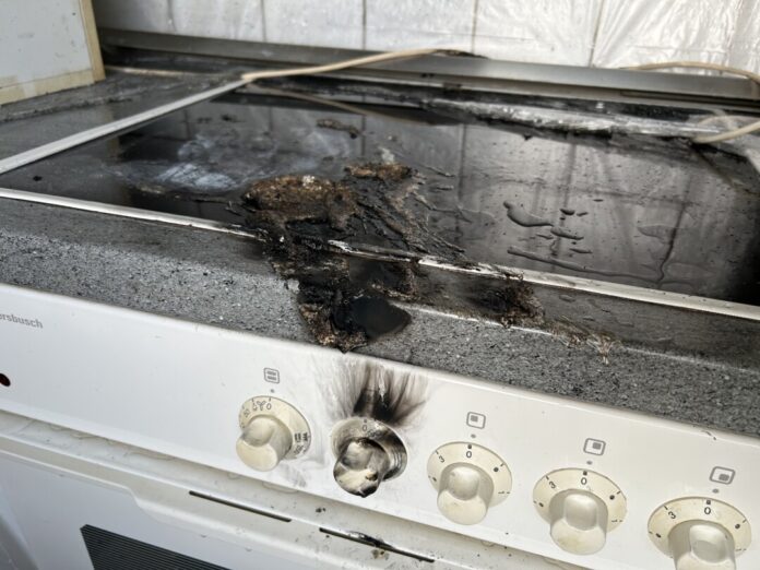 Die Brandstelle in der Wohnung. Foto: FW Ratingen