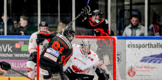 Tim Brazda scheitert an Torwart Köllejan von den Real Stars. Foto: Daniela Schmidt