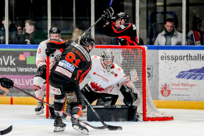 Tim Brazda scheitert an Torwart Köllejan von den Real Stars. Foto: Daniela Schmidt