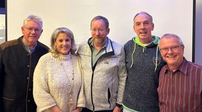 Foto Vorstand Die Skifreunde gehen mit dem bewährten Vorstand in die Zukunft. Foto: privat