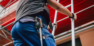 Lohnplus für Gerüstbauer im Kreis Mettmann Klettert an den Häusern hoch hinaus: der Gerüstbauer. Auch beim Lohn geht es für ihn jetzt nach oben, sagt die IG BAU Düsseldorf. Foto: IG BAU/Tobias Seifert