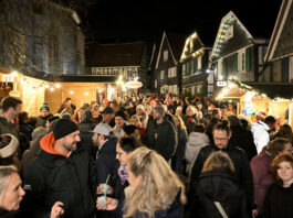 Herzog-Wilhelm-Markt: Besucheransturm auf dem Wülfrather Weihnachtsmarkt