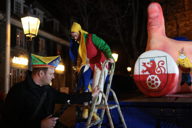 Hoppedine verlässt das Schiff (Bühne-Unimog), Bild: Alexander Heinz