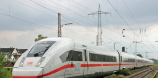 Ratinger Westbahn - 31.07.2025 ICE Triebfahrzeug 9232 durch Lintorf Fahrtrichtung Duisburg. Grund für die Umleitung über die Ratinger Westbahn: Brandanschlag auf Kabelkanäle in Kalkum., Bild: Bernd Bastisch