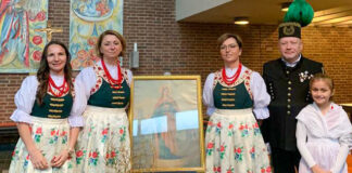 Trachten und Uniformen gehören fest zum Brauchtum der Schlesier. Foto: privat