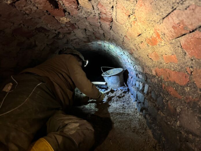 Die Arbeiten am Regenwasser- und Bachkanal werden unterirdisch durchgeführt wie hier im gemauerten Profil des Bendahler Bachs. Foto: Stefan Voigt Die Arbeiten am Regenwasser- und Bachkanal werden unterirdisch durchgeführt wie hier im gemauerten Profil des Bendahler Bachs. Foto: Stefan Voigt