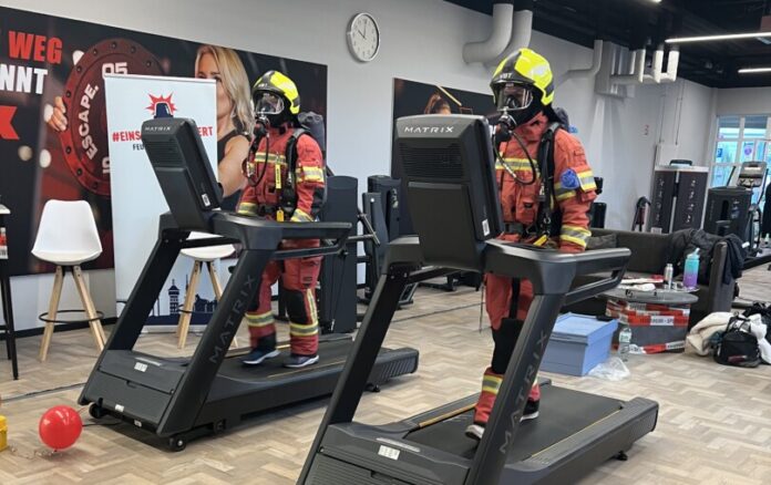 Auf den Laufbändern im Fitnessstudio machten die Einsatzkräfte reichlich Strecke. Foto: Feuerwehr Velbert Auf den Laufbändern im Fitnessstudio machten die Einsatzkräfte reichlich Strecke. Foto: Feuerwehr Velbert