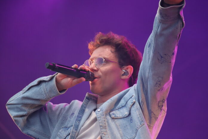 Tim Kamrad auf der Bühne. Foto: Volkmann