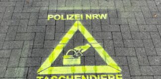 Polizei macht in Monheim auf Taschendiebe aufmerksam Mit aufgesprühten Hinweisen sensibilisiert die Polizei für Taschendiebstahl. Foto: Polizei
