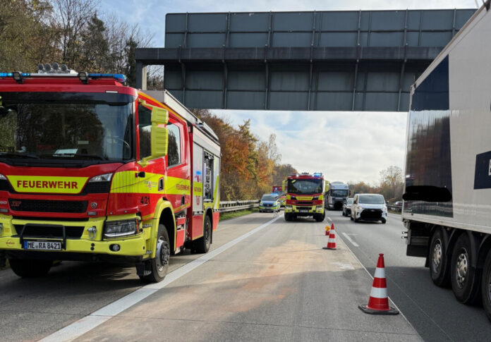 Die Feuerwehr im Einsatz auf der A3. Foto: FW Ratingen