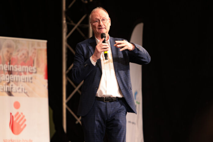 KB25J-58271 Sven Plöger bei seinem Vortrag in der Stadthalle Ratingen, Bild: Alexander Heinz